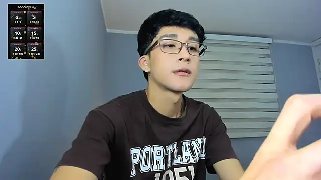 Snapshot of tom_Howard chatting on October 12, 4:44 am tom Howard online show from October 12, 4:44 am