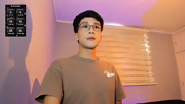 Snapshot of tom_Howard chatting on October 14, 6:20 pm tom Howard online show from October 14, 6:20 pm