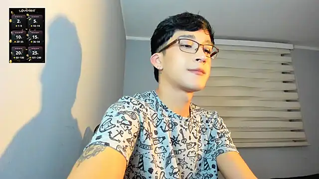 Snapshot of tom_Howard chatting on October 16, 4:24 am tom Howard online show from October 16, 4:24 am