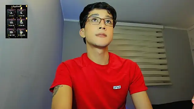 Snapshot of tom_Howard chatting on October 17, 4:04 am tom Howard online show from October 17, 4:04 am