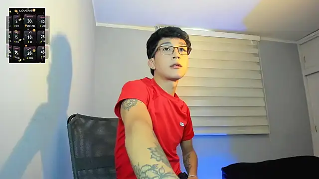 Snapshot of tom_Howard chatting on October 17, 6:43 pm tom Howard online show from October 17, 6:43 pm