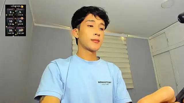 Snapshot of tom_Howard chatting on October 20, 11:43 am tom Howard online show from October 20, 11:43 am