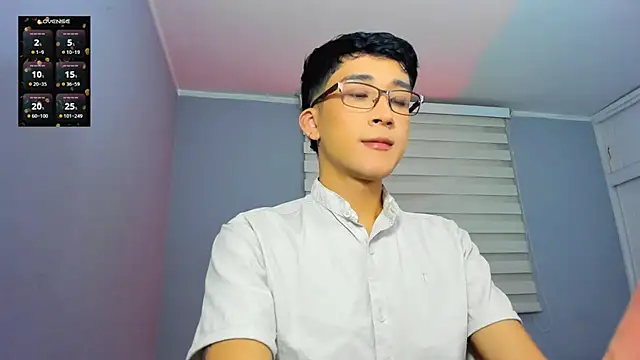 Snapshot of tom_Howard chatting on October 25, 11:21 pm tom Howard online show from October 25, 11:21 pm