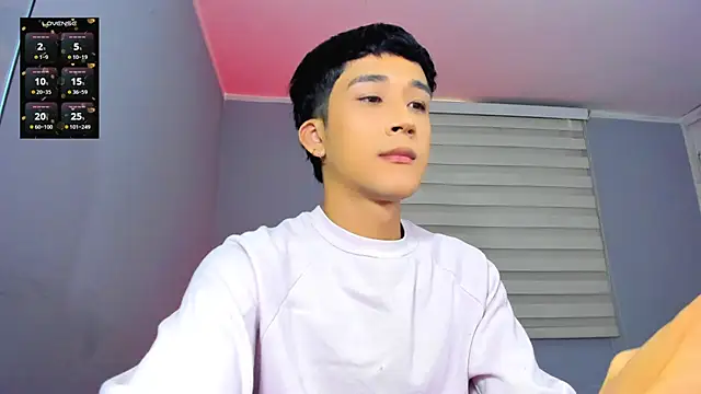 Snapshot of tom_Howard chatting on November 6, 8:54 pm tom Howard online show from November 6, 8:54 pm