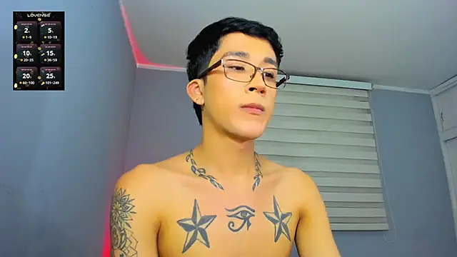 Snapshot of tom_Howard chatting on November 11, 2:11 am tom Howard online show from November 11, 2:11 am