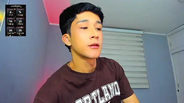 Snapshot of tom_Howard chatting on November 15, 2:31 am tom Howard online show from November 15, 2:31 am