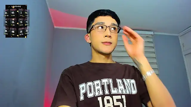 Snapshot of tom_Howard chatting on November 25, 4:56 am tom Howard online show from November 25, 4:56 am