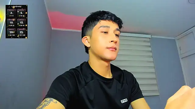 Snapshot of tom_Howard chatting on November 30, 3:43 am tom Howard online show from November 30, 3:43 am