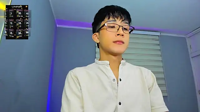 Snapshot of tom_Howard chatting on December 1, 10:37 pm tom Howard online show from December 1, 10:37 pm