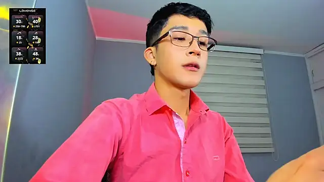 Snapshot of tom_Howard chatting on December 3, 12:51 am tom Howard online show from December 3, 12:51 am