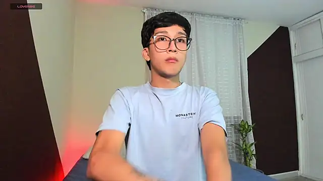 Snapshot of tom_Howard chatting on July 11, 12:13 am tom Howard online show from July 11, 12:13 am