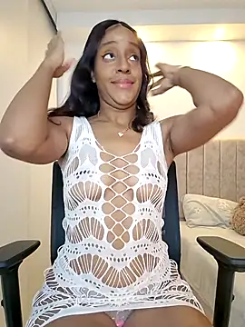 Snapshot of Maya_Lewis chatting on July 16, 11:22 pm Maya Lewis online show from July 16, 11:22 pm