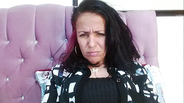 Snapshot of _karol__w chatting on October 23, 1:16 am karol w online show from October 23, 1:16 am