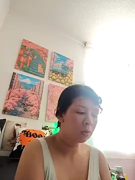 Haru Queenn online show from October 24, 9:00 pm