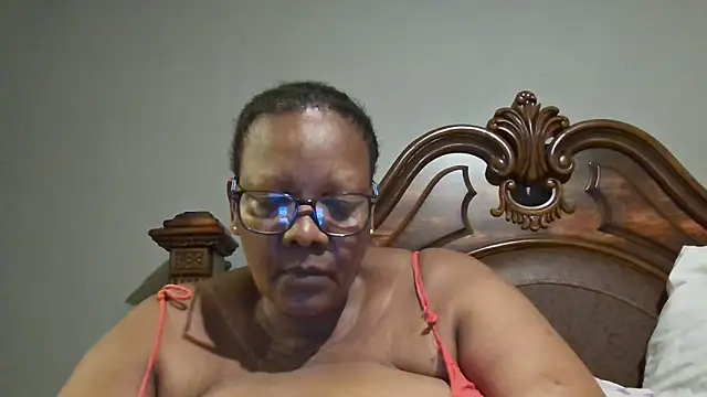 Snapshot of SEXYBOOBSNASS chatting on January 5, 5:51 pm SEXYBOOBSNASS online show from January 5, 5:51 pm