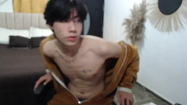 Snapshot of Elio-cam chatting on April 1, 8:04 am Elio-cam online show from April 1, 8:04 am