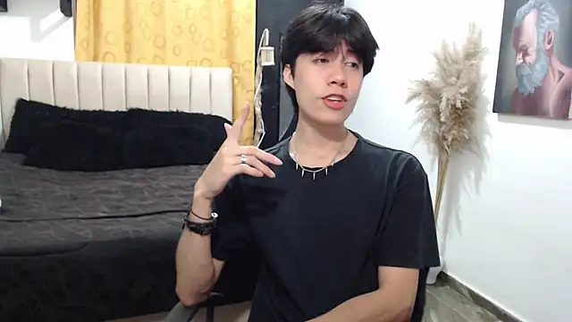 Elio-cam online show from May 8, 1:11 am
