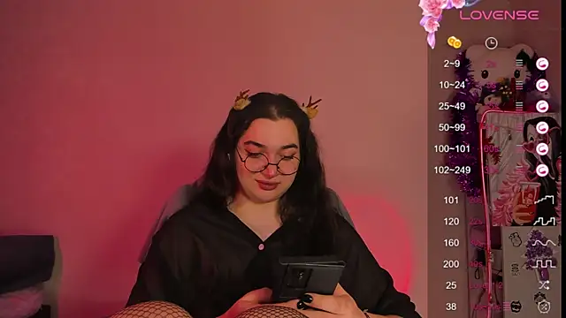 Snapshot of YsabellViveris chatting on December 17, 8:34 am YsabellViveris online show from December 17, 8:34 am