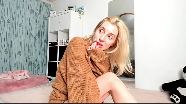 KenzieDawton online show from January 9, 8:24 am