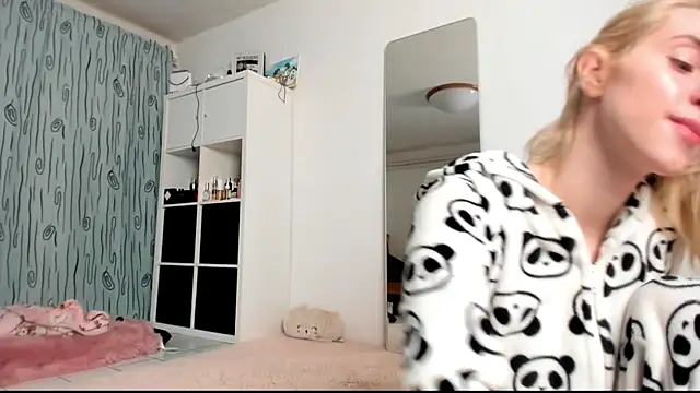 KenzieDawton online show from January 11, 5:20 am