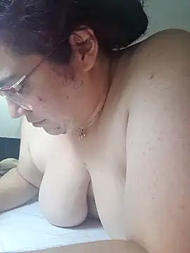 karlythothxh online show from February 19, 4:44 am