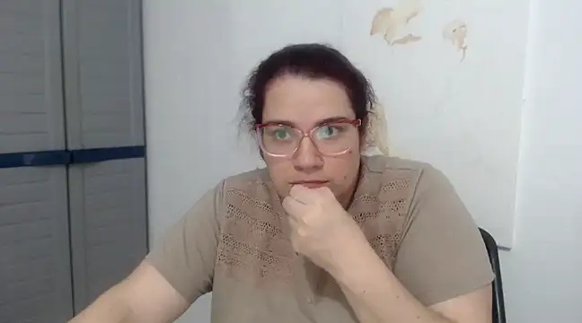 karlythothxh online show from February 19, 9:47 pm