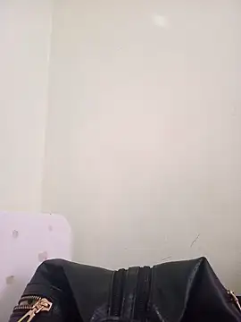 sua sub  online show from May 4, 11:17 am