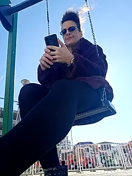 RebeccaNoble online show from March 10, 11:48 am