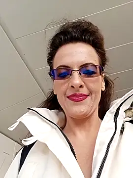 RebeccaNoble online show from May 2, 11:59 am