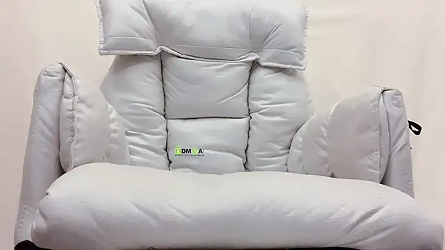 Snapshot of Tw_Zoella chatting on February 24, 1:42 pm Tw Zoella online show from February 24, 1:42 pm