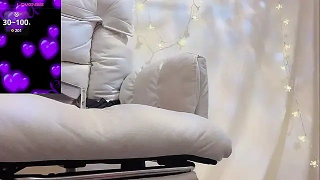 Snapshot of Tw_Zoella chatting on March 28, 2:49 pm Tw Zoella online show from March 28, 2:49 pm