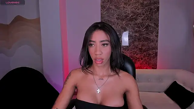 LindseyCox online show from September 21, 4:47 am