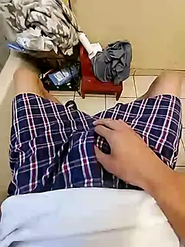 Snapshot of Bigstiffyuh chatting on October 25, 10:15 pm Bigstiffyuh online show from October 25, 10:15 pm