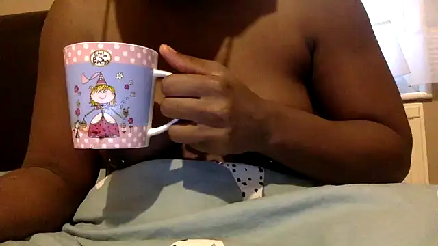 Snapshot of blacksexybeauty31 chatting on February 13, 8:17 am blacksexybeauty31 online show from February 13, 8:17 am