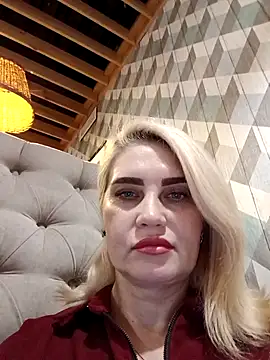 Snapshot of JennyOMay chatting on November 15, 5:27 am JennyOMay online show from November 15, 5:27 am