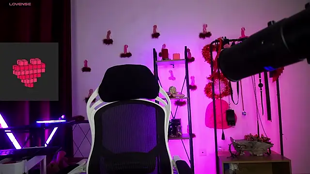 Snapshot of CyberXGoddess chatting on February 16, 1:35 am CyberXGoddess online show from February 16, 1:35 am