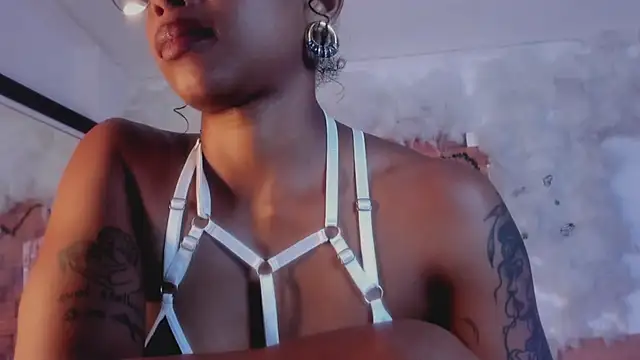 kelly thomson online show from January 3, 1:16 am