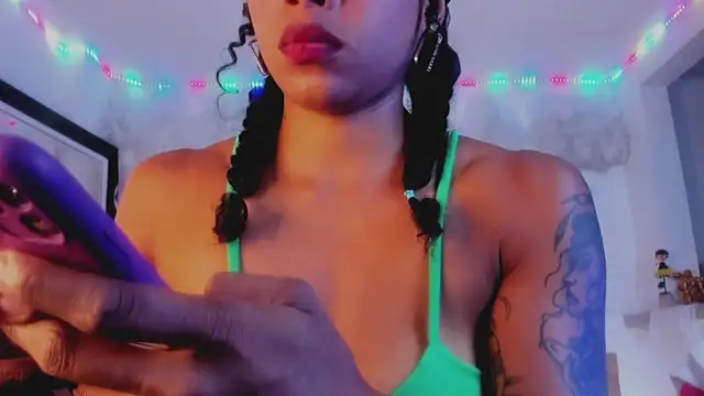 kelly thomson online show from January 26, 8:45 pm