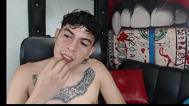Strongernastyx online show from December 1, 8:53 pm