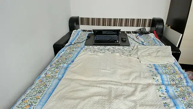 Snapshot of sweet-tinqerbell chatting on October 4, 10:35 am sweet-tinqerbell online show from October 4, 10:35 am