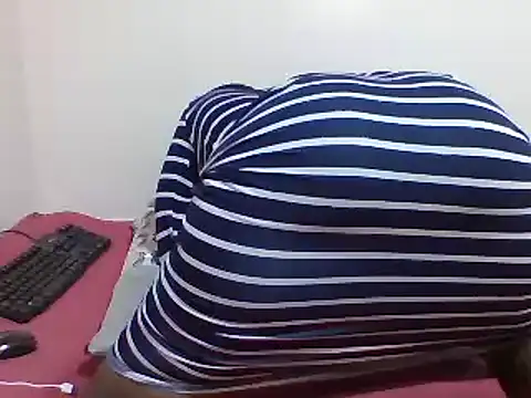 sweetelle09 online show from February 9, 10:00 pm