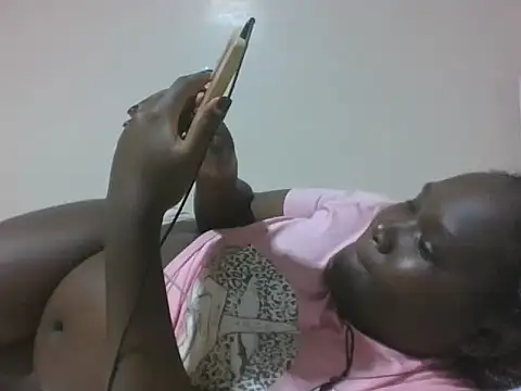 Snapshot of queen_aria19 chatting on February 20, 8:53 pm queen aria19 online show from February 20, 8:53 pm