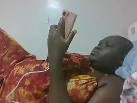 Snapshot of queen_aria19 chatting on February 26, 6:23 am queen aria19 online show from February 26, 6:23 am