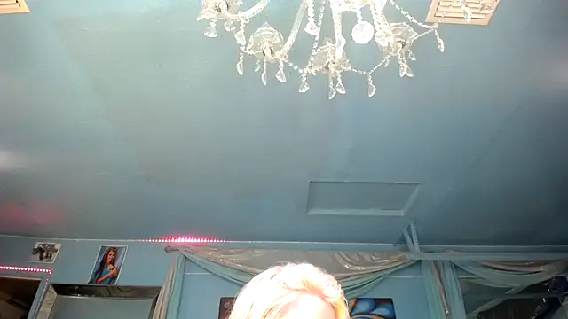 ADRIANNA FOX online show from February 15, 6:44 am