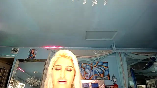 ADRIANNA FOX online show from February 16, 6:10 am