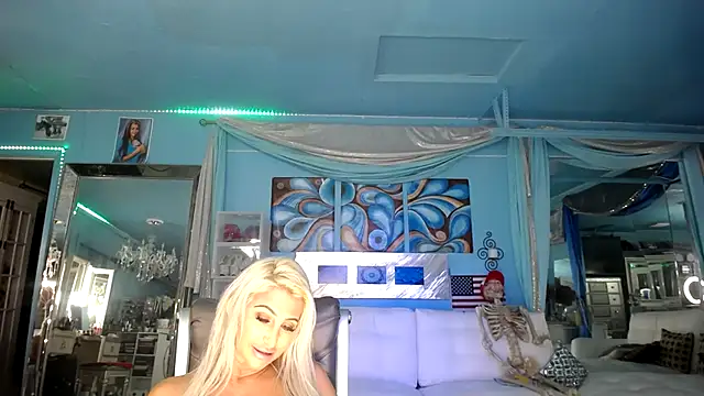 ADRIANNA FOX online show from February 18, 11:00 am