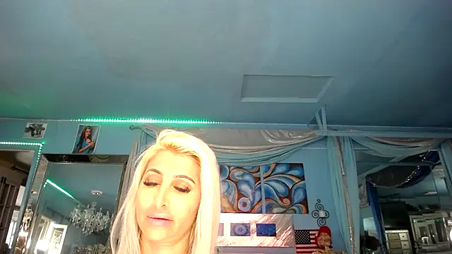 ADRIANNA FOX online show from February 19, 1:50 pm