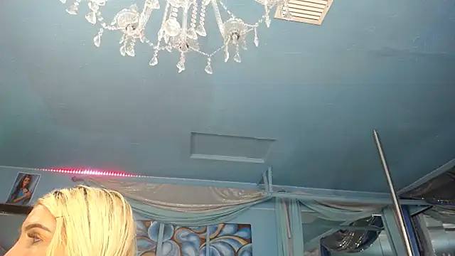 ADRIANNA FOX online show from June 2, 6:26 am