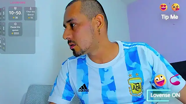jhonyalzate2 online show from December 30, 5:48 am