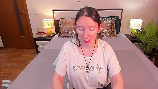 CatherineWalls online show from May 11, 4:40 am